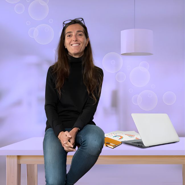 Caroline Tailhades à son bureau DigitVitamin